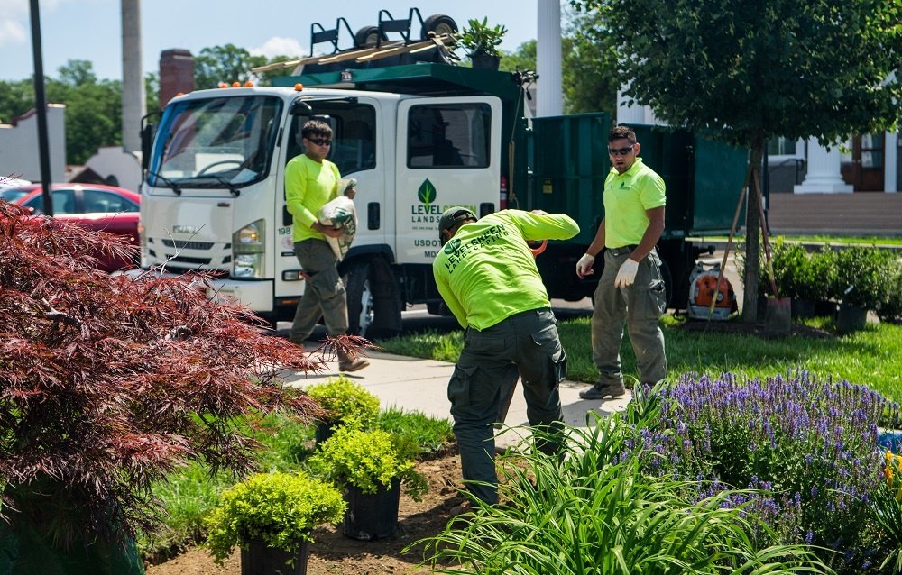 What Are the Things to Know Before Working With Landscaping Companies?